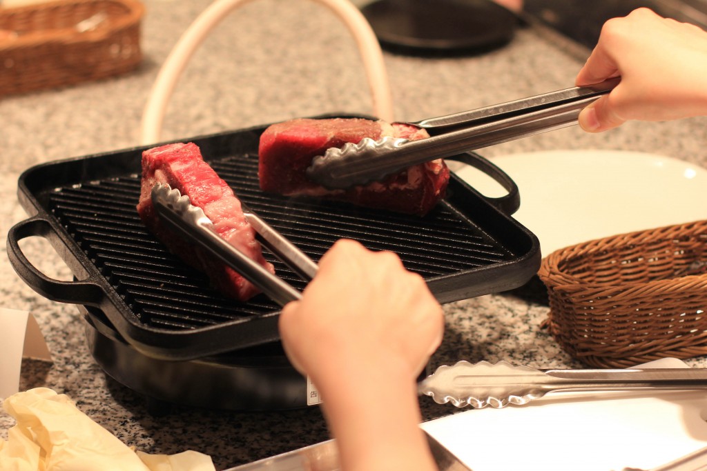 熟成肉焼き側面から